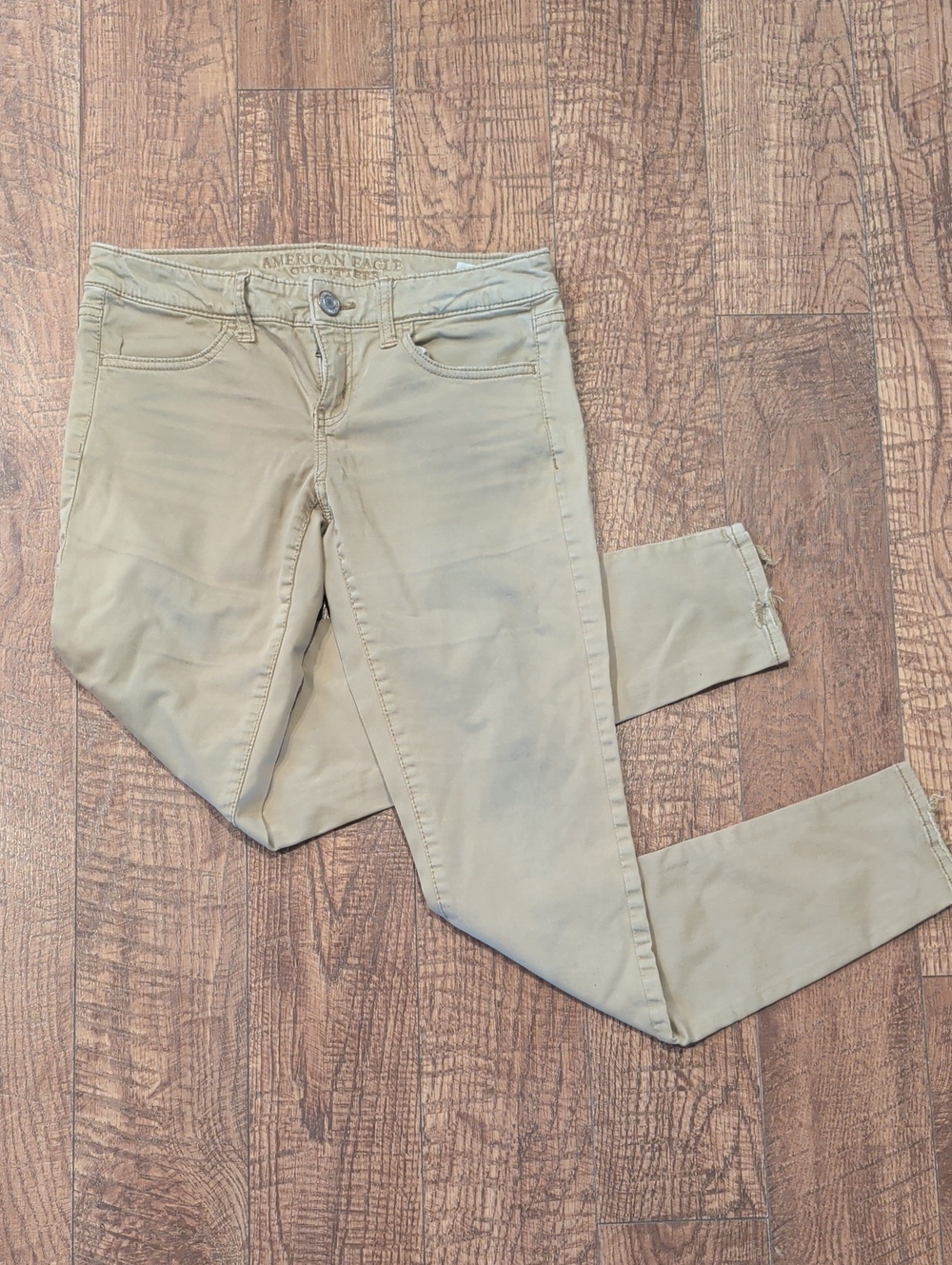 American Eagle Outfitters Women’s Mid-Rise Skinny Jeans in Light Taupe
